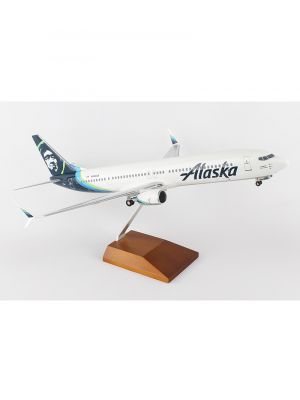 Alaska Airlines Boeing 737-900 1:100 Model